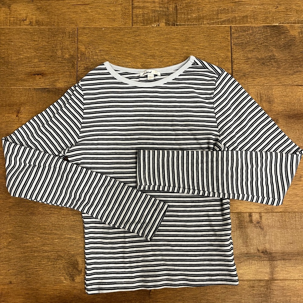 Subdued long sleeve